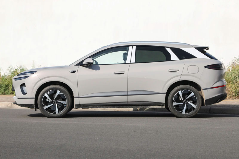 SUV hạng D công suất 238 mã lực, tiêu thụ 3,3 lít xăng/100 km, giá hơn 500 triệu đồng