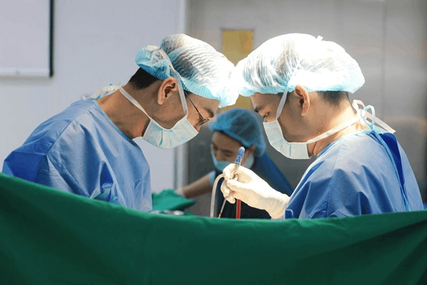 Vinmec Phú Quốc bóc tách khối u buồng trứng lớn trong 3 giờ, bệnh nhân xuất viện sau 48 giờ