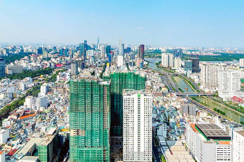 Dự án The Grand Manhattan tại số 100 Cô Giang đang được tổng lực thi công hoàn thiện. Đây là dự án được Novaland đầu tư bài bản, hướng đến chuẩn sống quốc tế và được kỳ vọng trở thành một trong những công trình nổi bật tại khu vực lõi trung tâm TP Hồ Chí Minh.