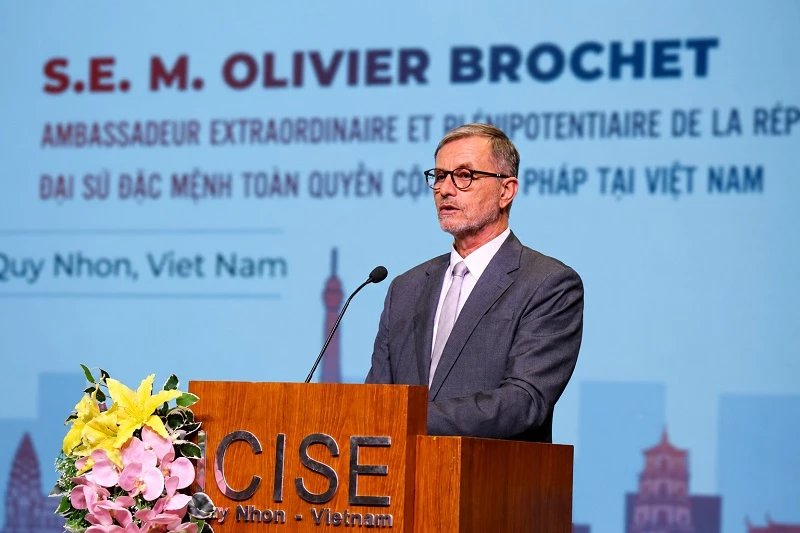 Đại sứ Pháp tại Việt Nam Olivier Brochet chia sẻ tại diễn đàn.