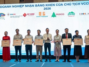 Gia Lai: 4 doanh nghiệp nhận bằng khen của VCCI