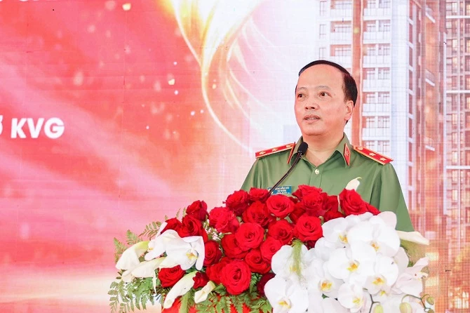 Ảnh 2: Trung tướng Đặng Hồng Đức - Thứ trưởng Bộ Công an phát biểu tại lễ khởi công.
