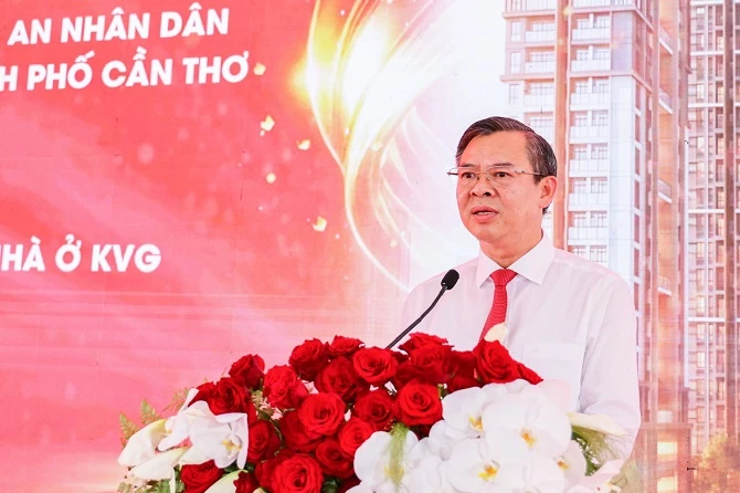 Ảnh 3:  Chủ tịch UBND TP Cần Thơ Trương Cảnh Tuyên phát biểu tại lễ khởi công
