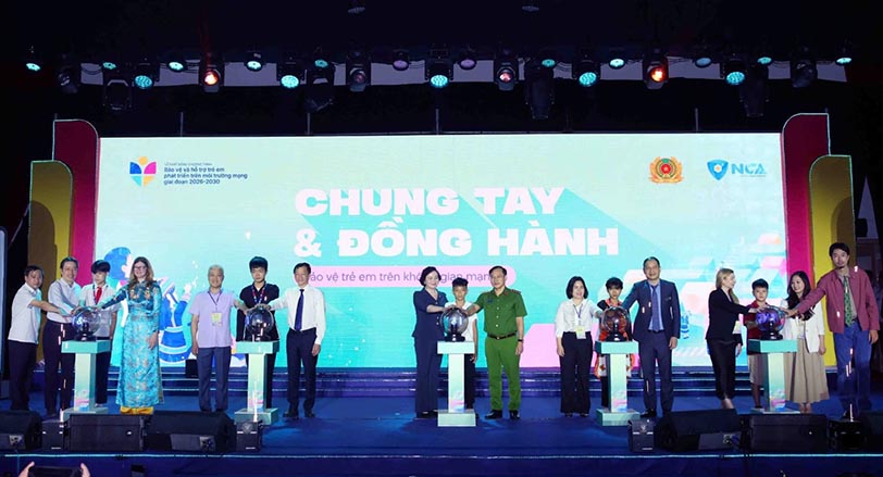 Đồng hành bảo vệ trẻ em trên không gian mạng