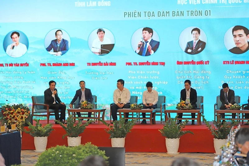 Phiên tọa đàm bàn tròn 01, chủ đề: “Mô hình phát triển tỉnh Lâm Đồng trong kỷ nguyên mới”.