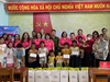 Hội Nữ doanh nhân Gia Lai trao quà Tết Thiếu nhi tại đơn vị kết nghĩa