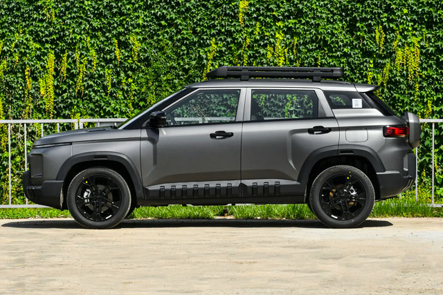 SUV thiết kế hầm hố, công suất 181 mã lực, giá hơn 300 triệu đồng
