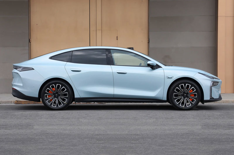 Xe sedan hạng D mạnh 275 mã lực, nội thất tiện nghi, giá hơn 400 triệu đồng