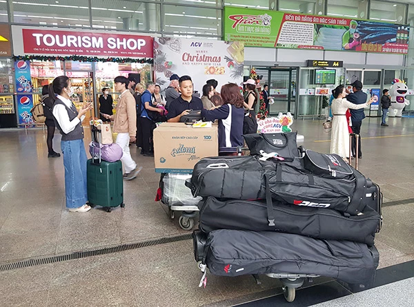 Lượng khách thông qua nhà ga quốc nội T2 sân bay Đà Nẵng ngày càng tăng cao.