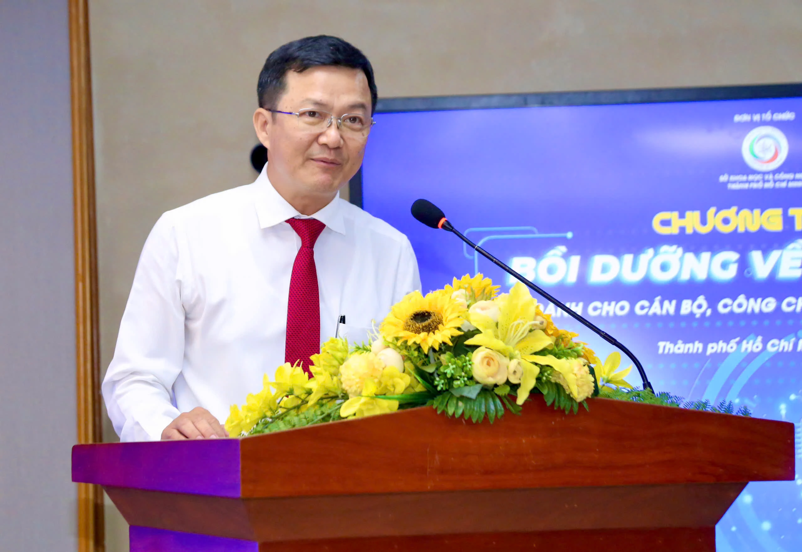 Lãnh đạo Sở Khoa học và Công nghệ TP Hồ Chí Minh phát biểu khai giảng chương trình. Lãnh đạo Sở Khoa học và Công nghệ TP Hồ Chí Minh phát biểu khai giảng chương trình.
