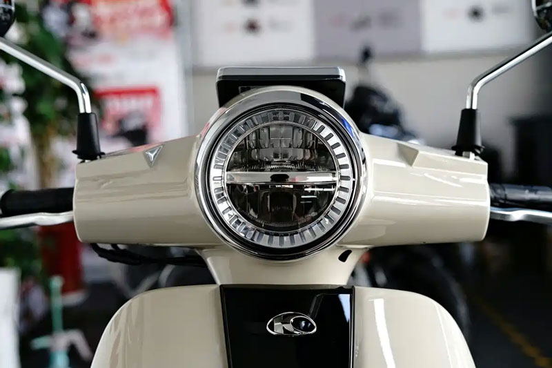 Xe tay ga trang bị màn hình TFT 8 inch, phanh ABS và TCS, giá gần 51 triệu đồng