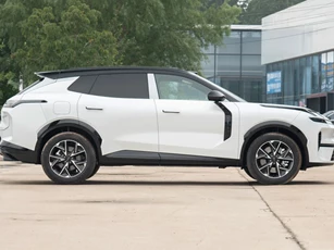 SUV hạng D mạnh 408 mã lực, tiêu thụ 4,5 lít xăng/100 km giá hơn 730 triệu đồng