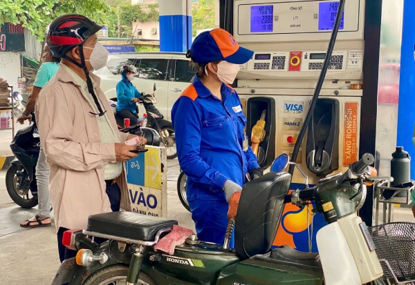 Từ 15h ngày 4/6, giá xăng giảm mạnh