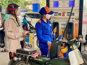 Từ 15h ngày 4/6, giá xăng giảm mạnh