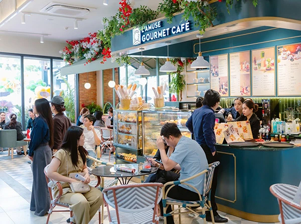 L'Amuse Gourmet Cafe - Không gian cà phê và bánh thơm lừng theo phong cách châu Âu tại Mena Gourmet 165 Trần Não.