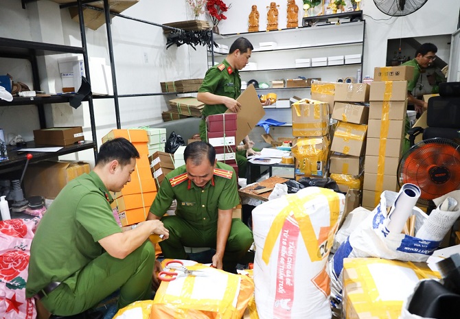 Công an TP Cần Thơ phát hiện 2 cơ sở sản xuất hàng giả quy mô lớn