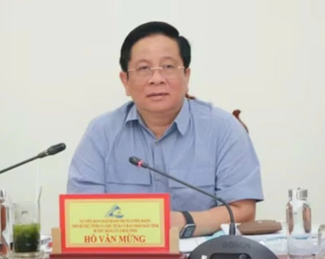 Ảnh 1: Chủ tịch UBND tỉnh An Giang Hồ Văn Mừng chủ trì cuộc họp ngày 7/6.