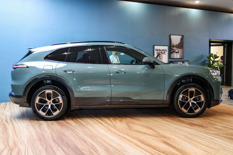 SUV hạng sang công suất 1.156 mã lực, phạm vi hoạt động 669 km/lần sạc, thiết kế thể thao