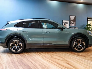 SUV hạng sang công suất 1.156 mã lực, phạm vi hoạt động 669 km/lần sạc, thiết kế thể thao
