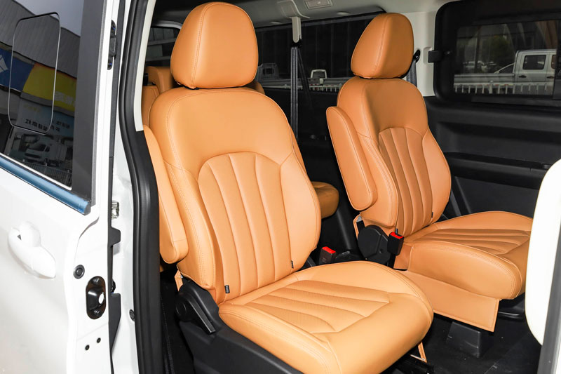 Xe MPV 7 chỗ dài hơn 5,2 mét, giá chưa tới 300 triệu đồng