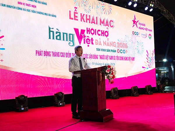 Phó Chủ tịch UBND TP Đà Nẵng Hồ Quang Bửu phát biểu khai mạc hội chợ. Phó Chủ tịch UBND TP Đà Nẵng Hồ Quang Bửu phát biểu khai mạc hội chợ.
