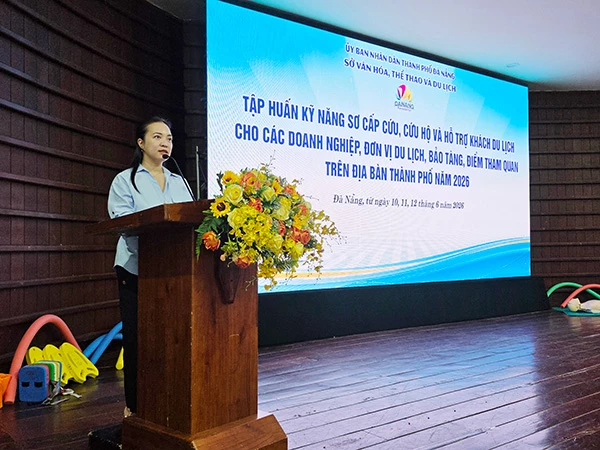 Phó Giám đốc Sở VH-TT&DL Đà Nẵng phát biểu khai mạc khoá tập huấn.