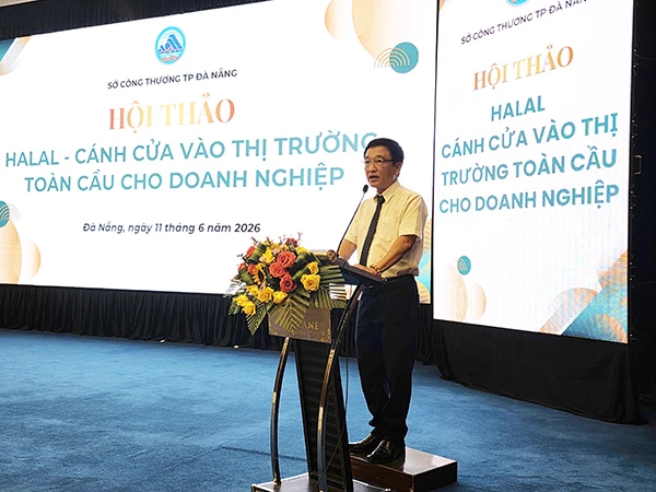 Phó Giám đốc Sở Công Thương Đà Nẵng Huỳnh Xuân Sơn phát biểu khai mạc hội thảo. Phó Giám đốc Sở Công Thương Đà Nẵng Huỳnh Xuân Sơn phát biểu khai mạc hội thảo.