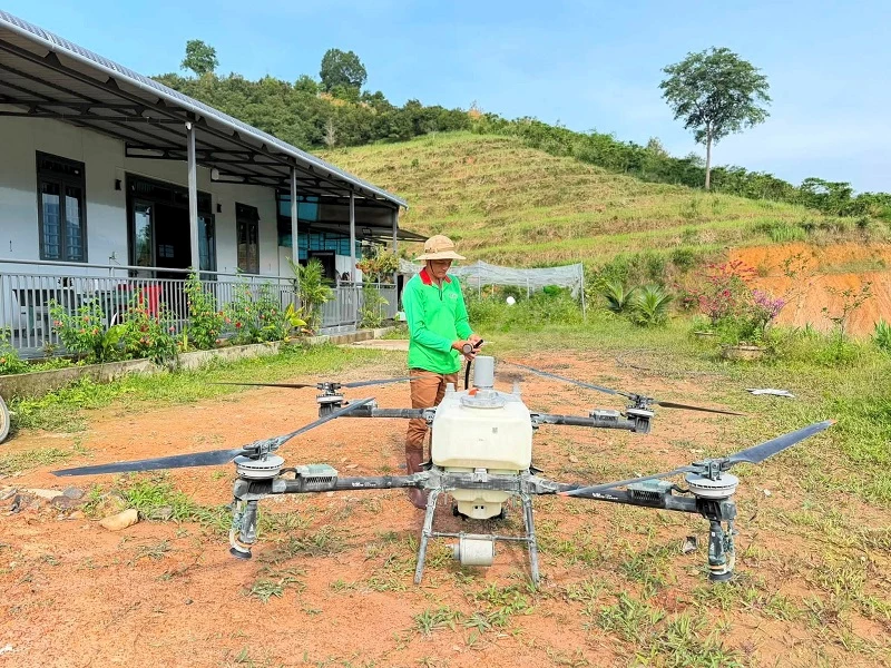 Người dân Đam Rông 2 ứng dụng tiến bộ khoa học, cơ giới hóa vào sản xuất để tiết kiệm thời gian, chi phí, nâng cao hiệu quả. Người dân Đam Rông 2 ứng dụng tiến bộ khoa học, cơ giới hóa vào sản xuất để tiết kiệm thời gian, chi phí, nâng cao hiệu quả.
