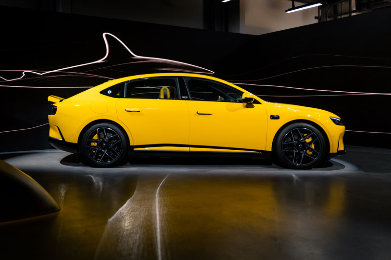 Xe sedan hạng D đậm chất thể thao, công suất 435 mã lực, giá gần 700 triệu đồng