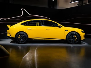 Xe sedan hạng D đậm chất thể thao, công suất 435 mã lực, giá gần 700 triệu đồng