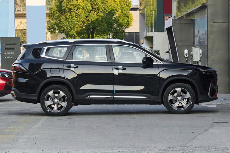 SUV 7 chỗ công suất 218 mã lực, giá chưa tới 400 triệu đồng