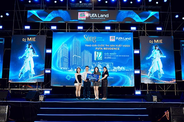 FUTA Land vinh danh các đơn vị đại lý xuất sắc. FUTA Land vinh danh các đơn vị đại lý xuất sắc.