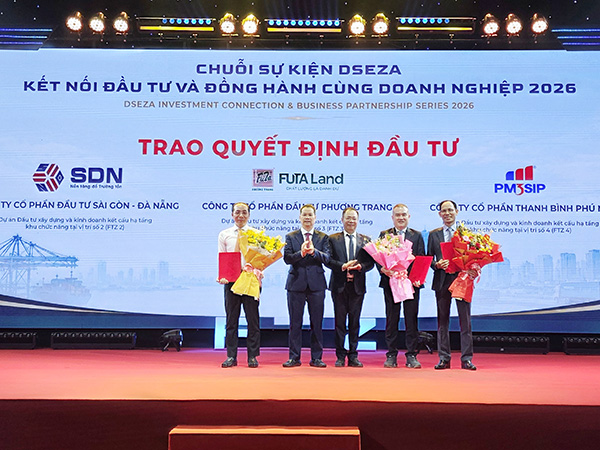 Trao chứng nhận cho 3 dự án đầu tư hạ tầng Khu thương mại tự do Đà Nẵng