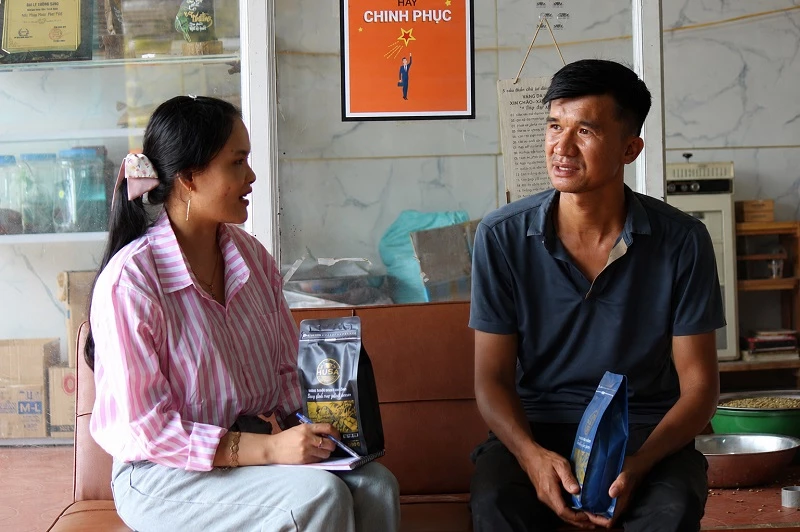 Anh Nguyễn Thanh Phú - nhà sáng lập thwong hiệu cà phê HUSA (thôn Rô Men, xã Đam Rông 2, tỉnh Lâm Đồng). Anh Nguyễn Thanh Phú - nhà sáng lập thwong hiệu cà phê HUSA (thôn Rô Men, xã Đam Rông 2, tỉnh Lâm Đồng).