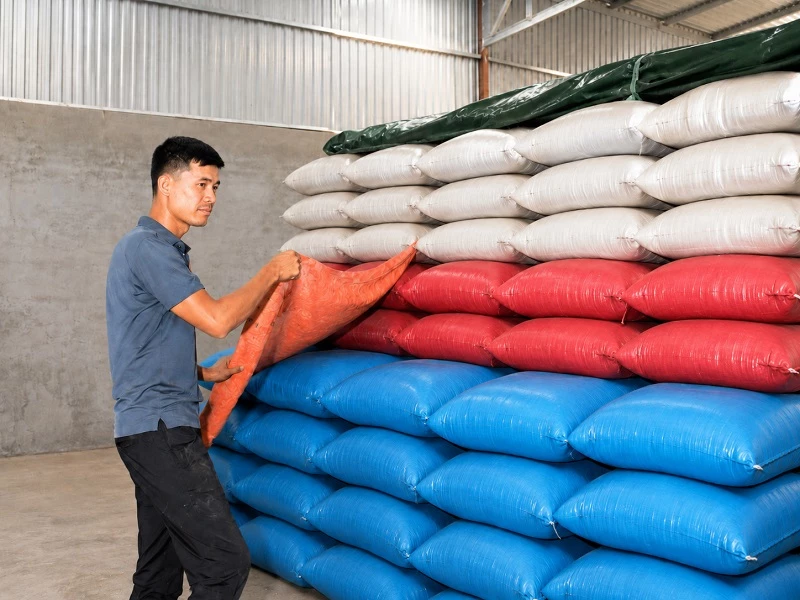 Kho cà phê nguyên liệu của HUSA. Kho cà phê nguyên liệu của HUSA.