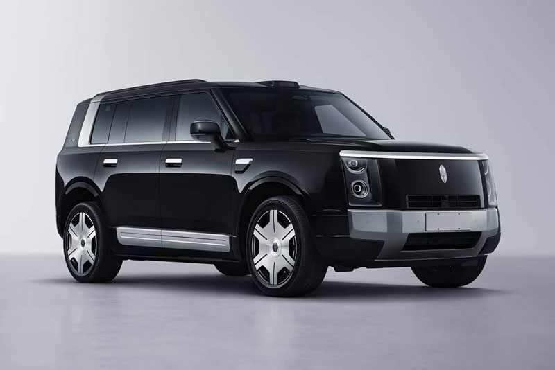 SUV hạng sang dài gần 5,4 mét, công suất 594 mã lực, giá gần 2 tỷ đồng