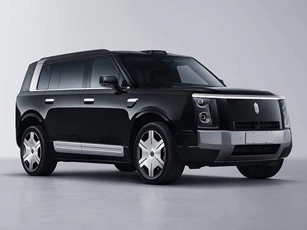 SUV hạng sang dài gần 5,4 mét, công suất 594 mã lực, giá gần 2 tỷ đồng