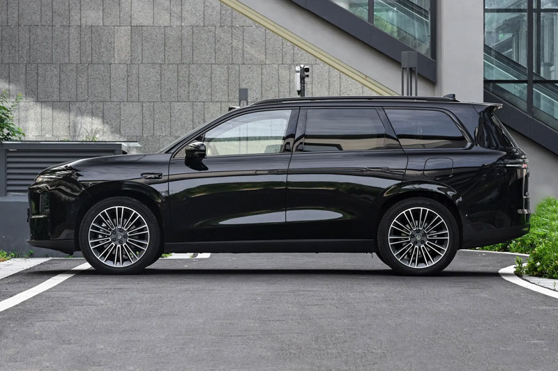 SUV 6 chỗ mạnh 313 mã lực, nội thất hiện đại, giá gần 570 triệu đồng