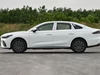 Xe sedan hạng D động cơ hybrid, tiêu thụ 3,83 lít xăng/100 km, giá hơn 340 triệu đồng
