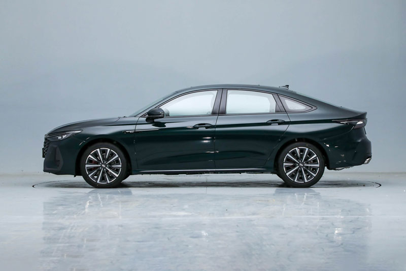 Xe sedan hạng C công suất 254 mã lực, giá từ 435 triệu đồng