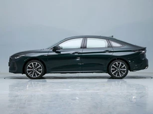 Xe sedan hạng C công suất 254 mã lực, giá từ 435 triệu đồng
