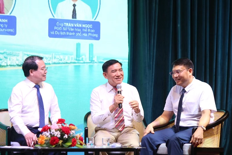 Ông Phan Xuân Anh - Chủ tịch HĐQT Công ty Du Ngoạn Việt, chia sẻ tại thảo luận.