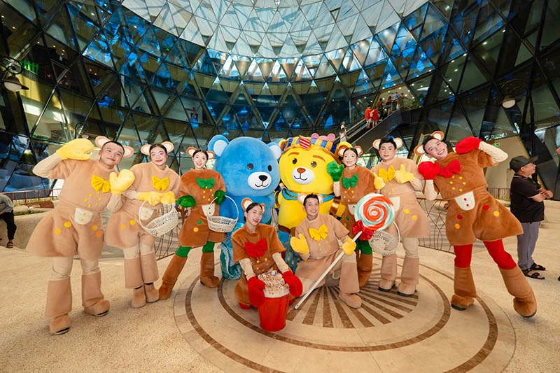 Show biểu diễn gấu Teddy Candy tại Grand World Phú Quốc trở thành hiện tượng mạng xã hội. Show biểu diễn gấu Teddy Candy tại Grand World Phú Quốc trở thành hiện tượng mạng xã hội.