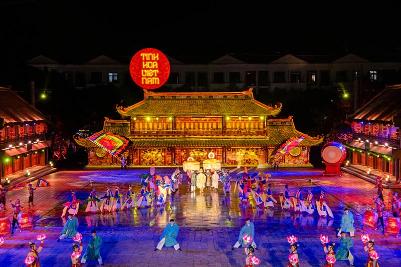 Những show diễn quy mô lớn trở thành một phần không thể thiếu của trải nghiệm du lịch về đêm tại Phú Quốc. Những show diễn quy mô lớn trở thành một phần không thể thiếu của trải nghiệm du lịch về đêm tại Phú Quốc.