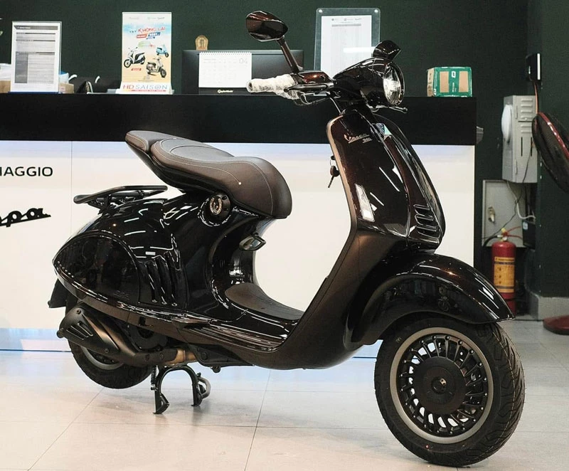 Vespa 946 Horse 2026. 