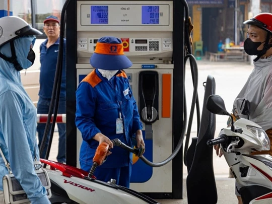 Xăng E10 xuống dưới 20.000 đồng/lít