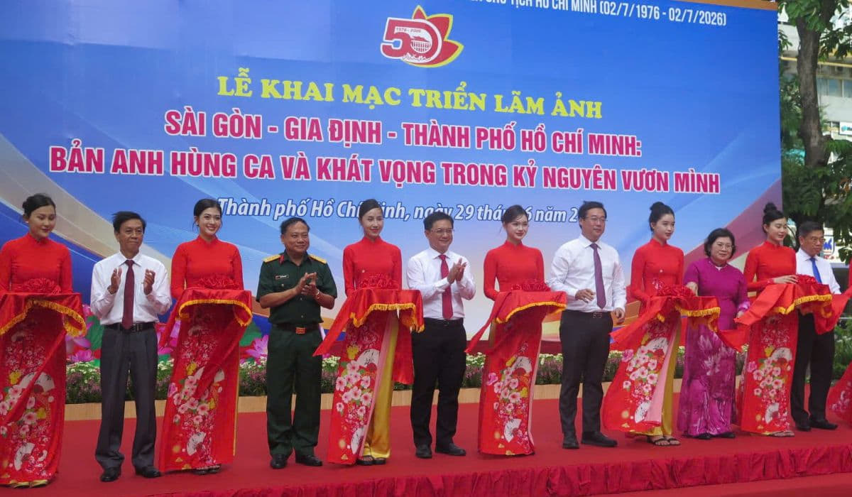 Triển lãm ảnh tái hiện hành trình 50 năm TP Hồ Chí Minh mang tên Bác