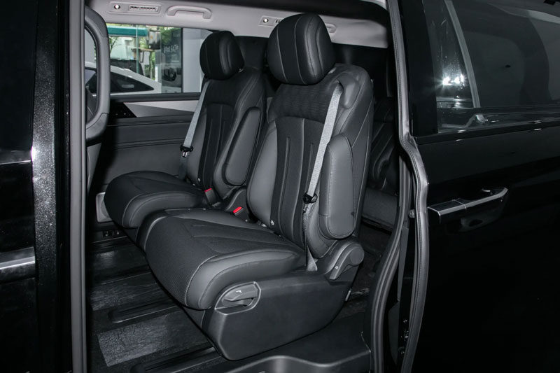 Xe MPV PHEV dài 5,2 mét, nội thất tiện nghi, giá 730 triệu đồng