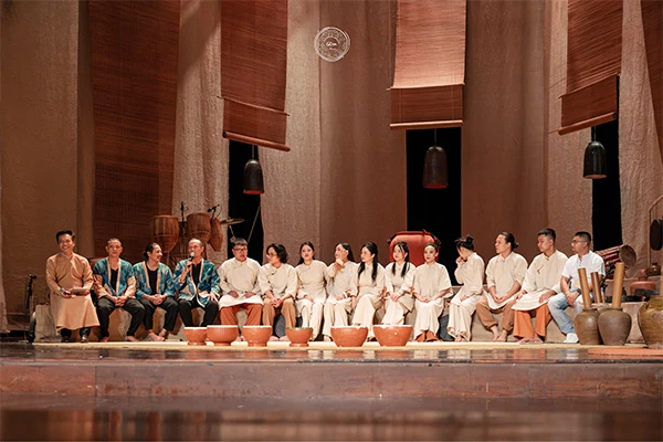 Nhóm Đàn Đó nhường ánh sáng sân khấu và sứ mệnh truyền bá văn hoá, âm nhạc bản địa tới công chúng cho lớp nghệ sĩ kế cận.