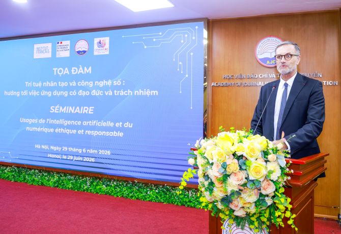 Đại sứ Pháp tại Việt Nam: Không để AI quyết định thay con người